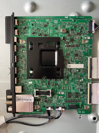 BN41-02636A Samsung UE55Q6FNAT použitý diel, poškodené USB