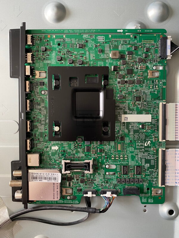 BN41-02636A Samsung UE55Q6FNAT použitý diel, poškodené USB